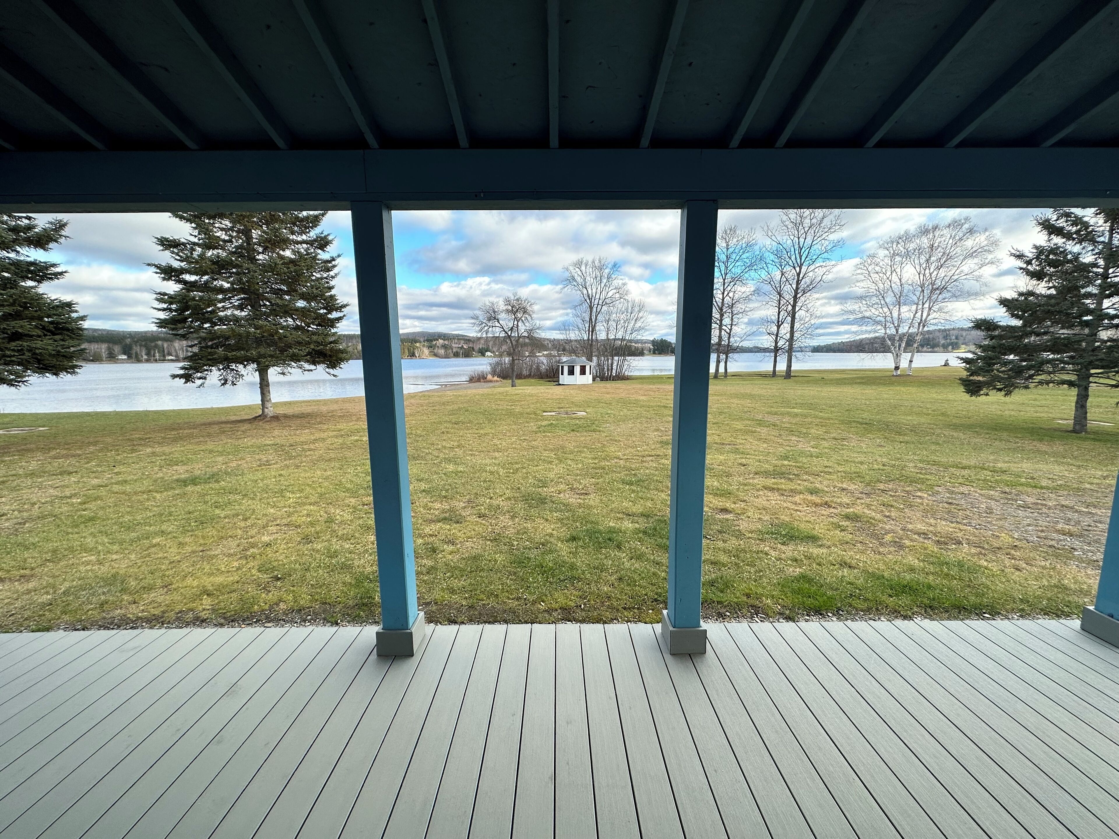 Lakeside cottage with boat dockage & direct access to ATV and snowmobile trails 