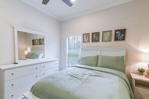3 bedrooms, iron/ironing board, Internet, bed sheets