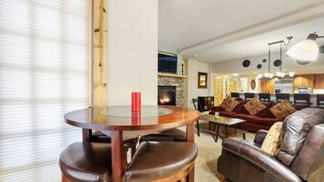 Condo, 3 Bedrooms | Dining