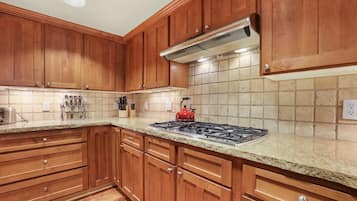 Condo, 3 Bedrooms | Private kitchen | Fridge, oven, toaster