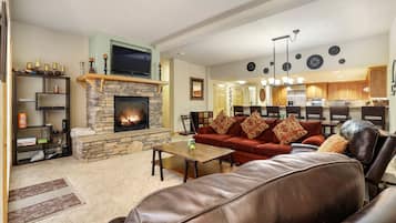 Condo, 3 Bedrooms | Living area