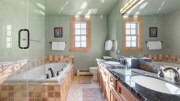 Condo, 3 chambres | Salle de bain | Serviettes fournies