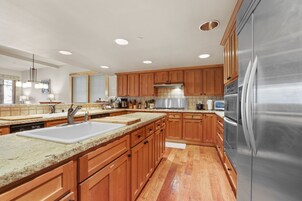 Condo, 3 quartos | Cozinha privada | Fogão, torradeira