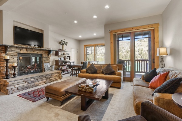 Condo, 3 Bedrooms | Living area