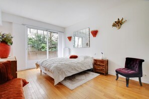 2 bedrooms, iron/ironing board, WiFi, bed sheets - Appartement Spacieux, 2 Balcons-terrasses / 15 Minutes des Champs-elysées (Paris)