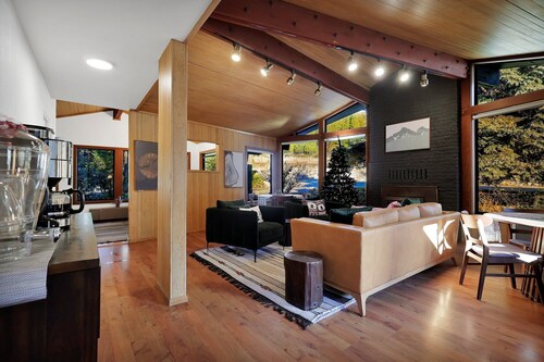 Modern Cabin (Olive)