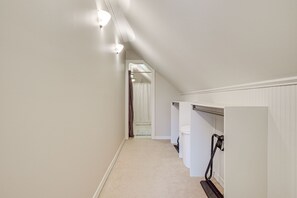 Interior - Brenham Rental w/ Deck & Yard < 1 Mi to Downtown! (Brenham)