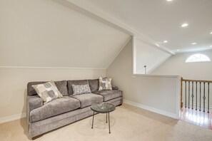 TV - Brenham Rental w/ Deck & Yard < 1 Mi to Downtown! (Brenham)