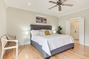 2 bedrooms, WiFi, bed sheets - Brenham Rental w/ Deck & Yard < 1 Mi to Downtown! (Brenham)