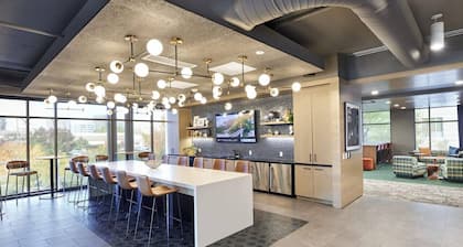 Navy Nights & Scenic Feels | Sleek Studio Stay
