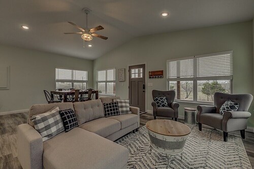 100 Acre Relaxing Retreat Near ARK - The Cottage