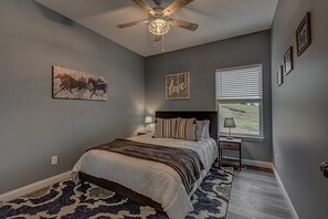 2 soverom, strykejern/-brett, reiseseng for barn og wi-fi (inkludert)