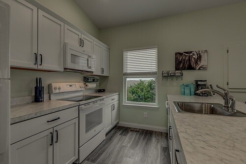 100 Acre Relaxing Retreat Near ARK - The Cottage