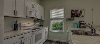 100 Acre Relaxing Retreat Near ARK - The Cottage