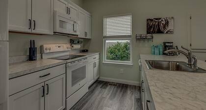 100 Acre Relaxing Retreat Near ARK - The Cottage