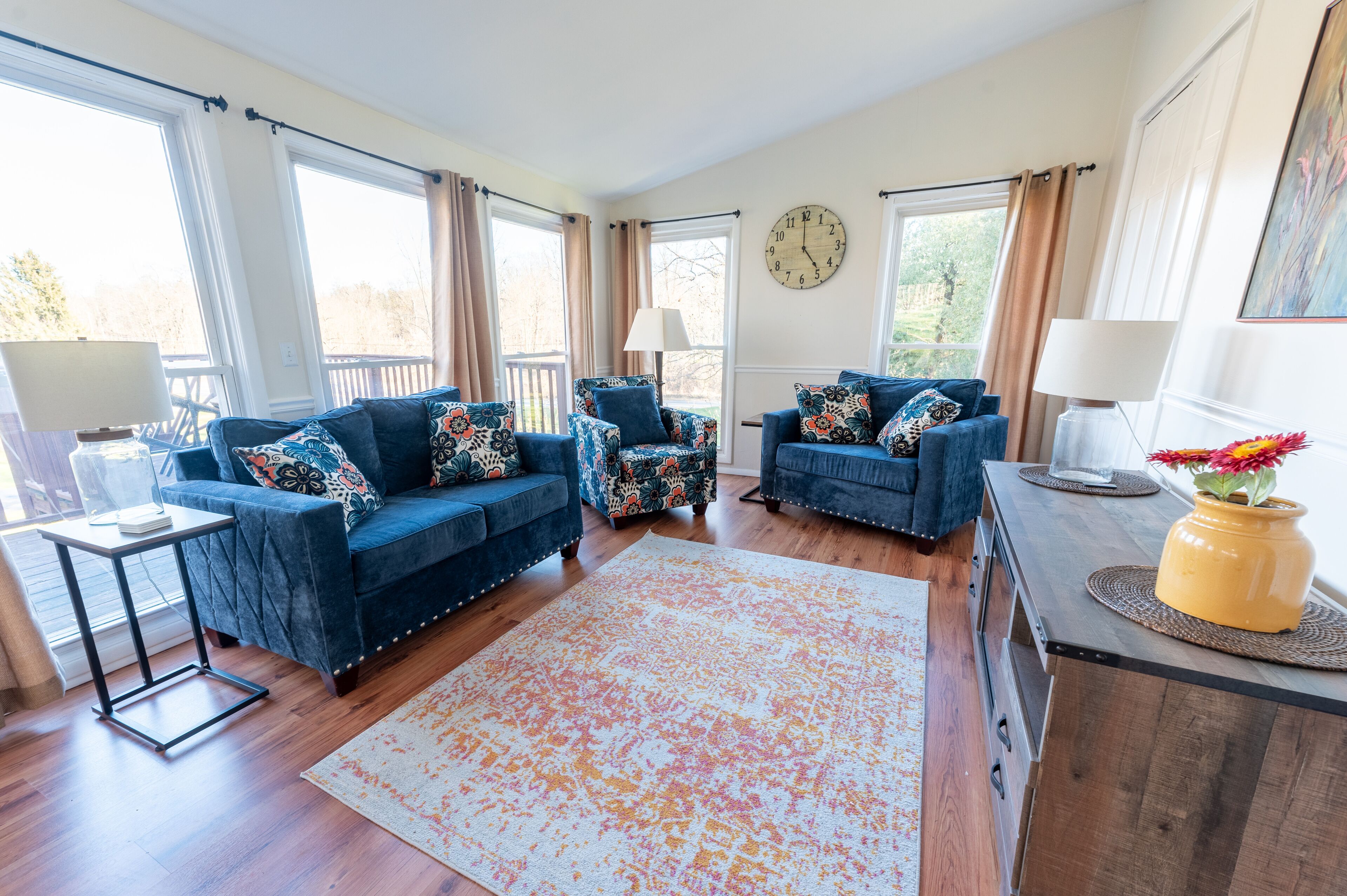 This sitting area is another great space to gather around the faux fireplace.