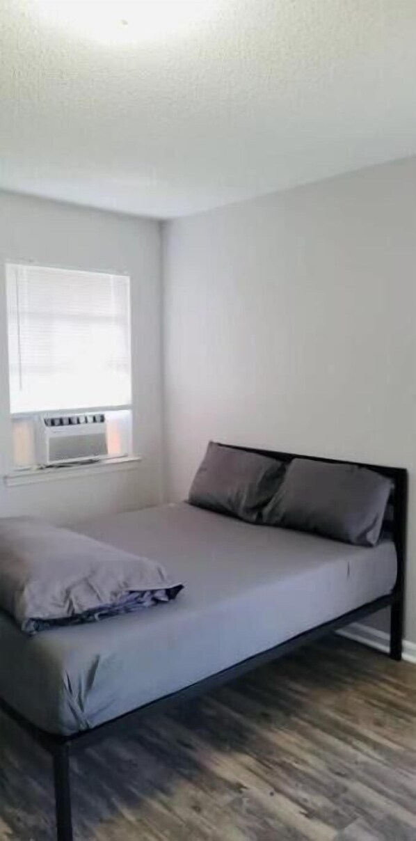 1 dormitorio y ropa de cama