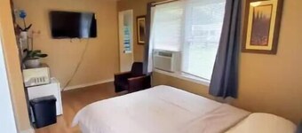 Mini studio next to Ft. Stewart/private entrance