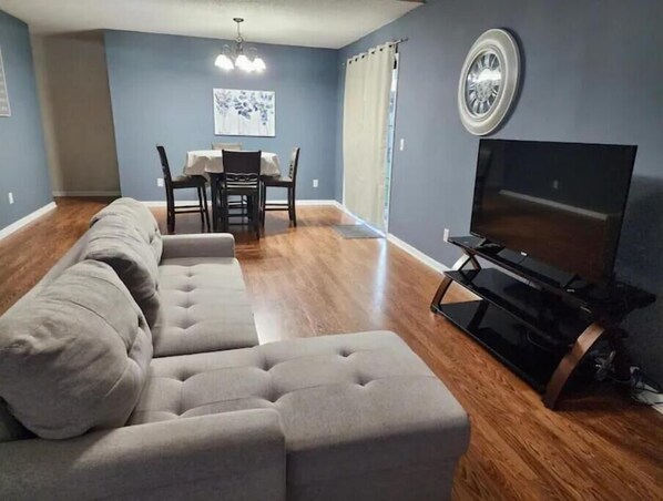 Living area - Entire House next to FT Stewart (Hinesville)