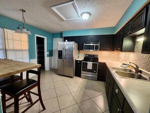 Private kitchen - Entire House next to FT Stewart (Hinesville)