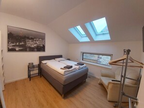 2 bedrooms, travel cot, free WiFi, bed sheets