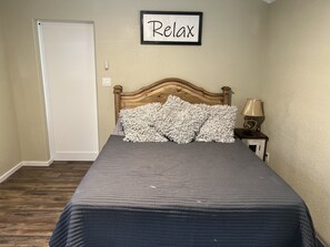 1 bedroom, bed sheets