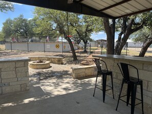 Terrace/patio - Cabins with a Texas flare!! Quite and peaceful close to Austin. (Bertram)