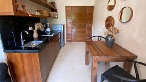 高级开间 | 私人厨房 | 茶具/咖啡用具、大冰箱、微波炉、搅拌机