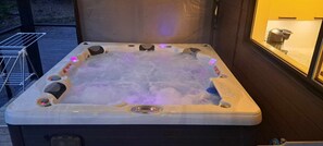 Bain à remous extérieur