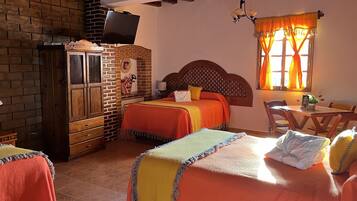 Habitación familiar, varias camas | 1 habitación, escritorio, tabla de planchar con plancha y camas extra