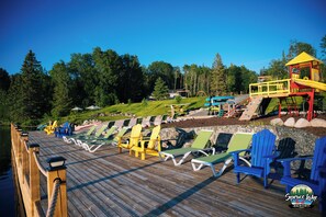 Children’s area - RV 2 Enjoy Lake Sunsets w/ 38' Bunkhouse at the Beach (Kenora)