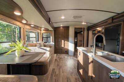 RV 2 Enjoy Lake Sunsets w/ 38' Bunkhouse at the Beach