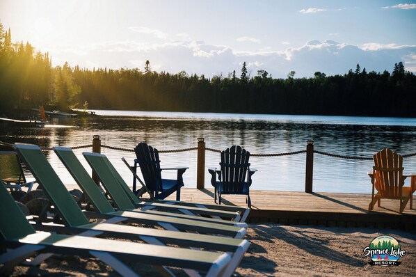 Terrace/patio - RV 3 Family Beach and Dock Perfect for Weekend Getaway (Kenora)