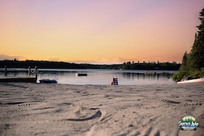 On the beach - RV 3 Family Beach and Dock Perfect for Weekend Getaway (Kenora)