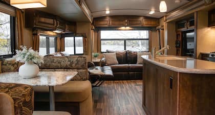 RV 7 Corner Unit W/ Full Privacy and Panoramic Views