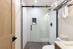 Shower, hair dryer, towels, shampoo - Cozy Condo in an incredible location.   (Big Sky)