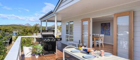 تناول الطعام بالخارج