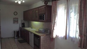 Microwave, oven, dishwasher, coffee/tea maker - Le Font Castellan - Bauduen (BAUDUEN)