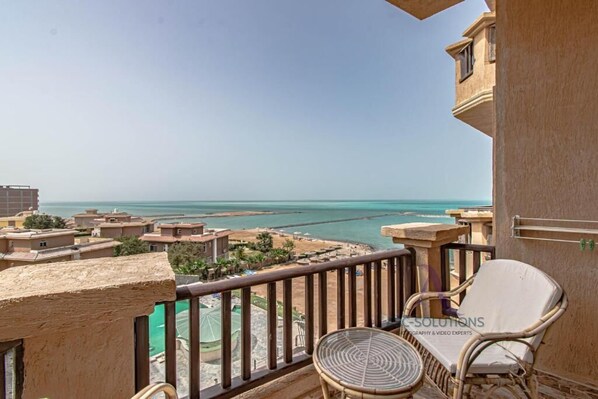 Property grounds - Studio Apartment with Sea View (Al Ahyaa near Alwaleed Ben Talaal palace)