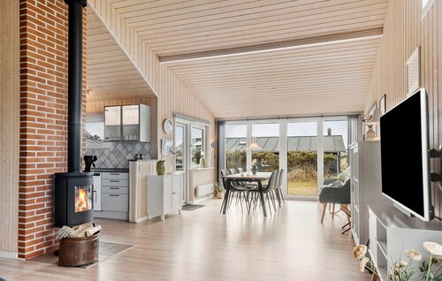 Lovely home in Thisted with kitchen