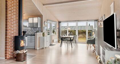 Lovely home in Thisted with kitchen