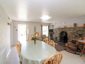 Cottage | Dining - Maulnagirra (Leap)