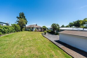 Property grounds - Town Gem with Wi-Fi Taupō (Taupo)