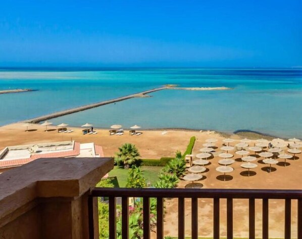 Property grounds - Apartment with Sea View (Al Ahyaa near Alwaleed Ben Talaal palace)
