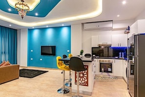 Fridge, oven, stovetop