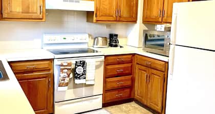 Beautiful and Cozy Olathe Home. Family friendly with King Bed