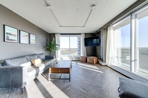 Living area - The Cosmopolitan | Penthouse | UG Parking | Downtown | Private Rooftop Patio (Saskatoon)