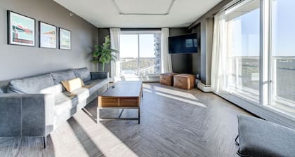 The Cosmopolitan | Penthouse | UG Parking | Downtown | Private Rooftop Patio