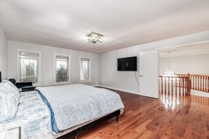 6 bedrooms, desk, iron/ironing board, free WiFi