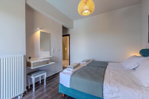 3 bedrooms, iron/ironing board, travel cot, free WiFi - Popular Family Villa, A/C, Private Pool with Children's Section, Sea Views - 15 mins to the Beach! (Stalos)